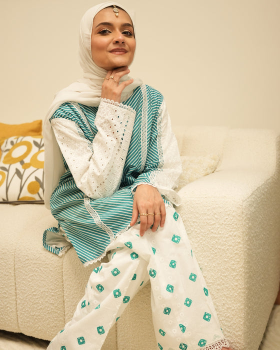 Festive -> White Hijab + Cute Bindi